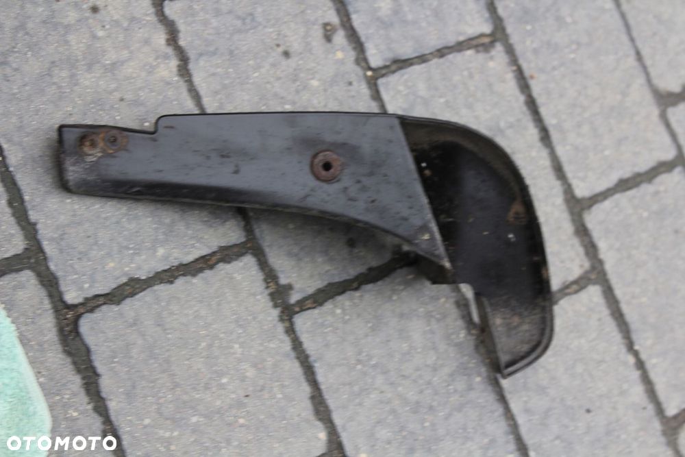 CHLAPACZ LEWY PRZÓD OSŁONA PROGU COROLLA E12 - 9