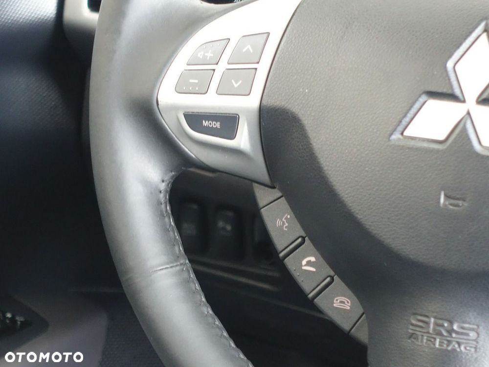 Mitsubishi Outlander 2.4 4WD Inform - 25