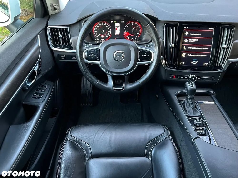 Volvo V90 Cross Country - 26