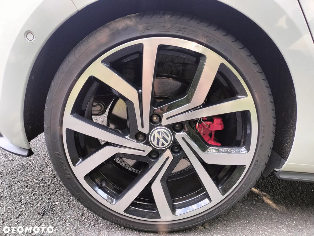 Volkswagen Golf - 23