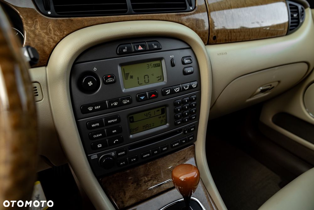 Jaguar X-Type 2.5 V6 4x4 Executive - 35