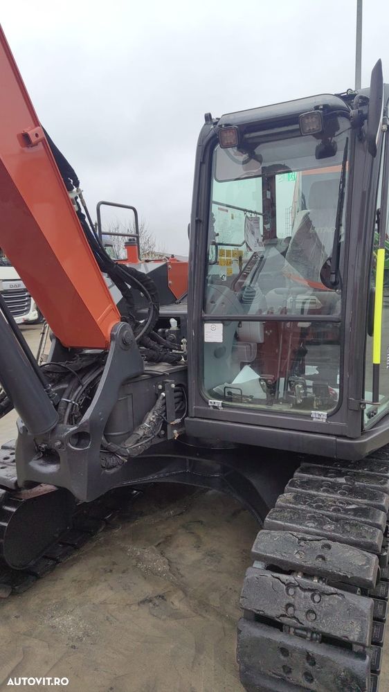 Hitachi ZX85, 9,3 TONE, 2023, 1.965h, CUPLA RAPIDA HIDRAULICA, cupe ingusta si lata NOI, cupa taluz neinclinabila NOUA, senile cauciuc PAD, LAMA NIVELARE, Instalatia picon pe brate, Aer cond, sistem antifurt, Ad sapare 5m,ridica 5t, CA NOU-PROMOTIE 64.900Eur - 32