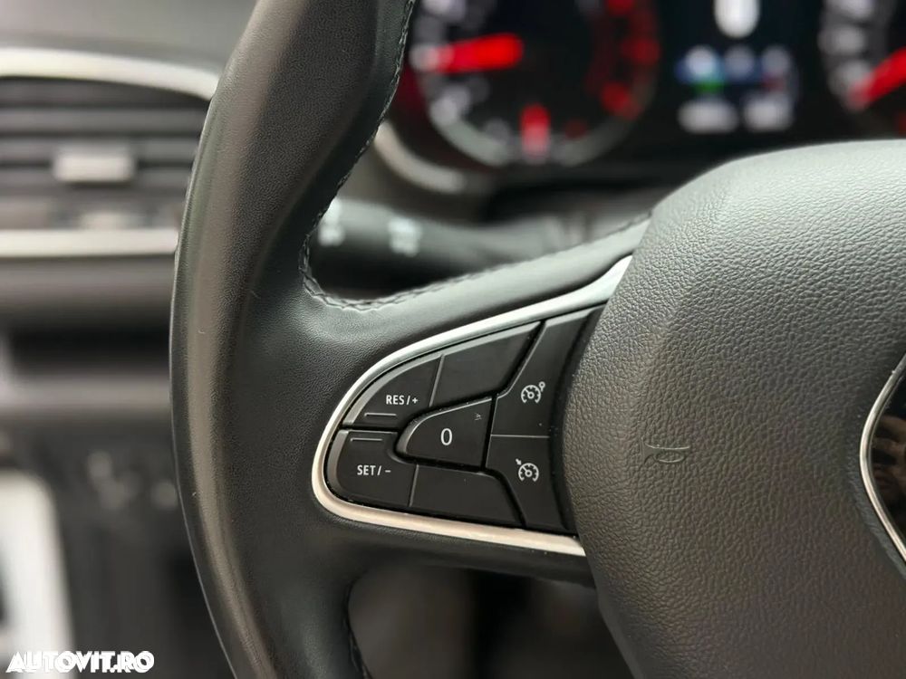 Renault Megane TCE 140 GPF Zen - 8