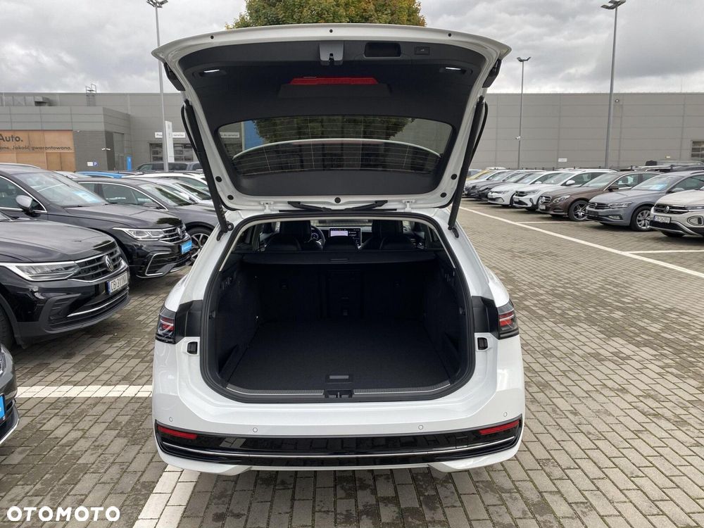 Volkswagen Passat Variant 2.0 TDI SCR 4Mot Elegance DSG - 34