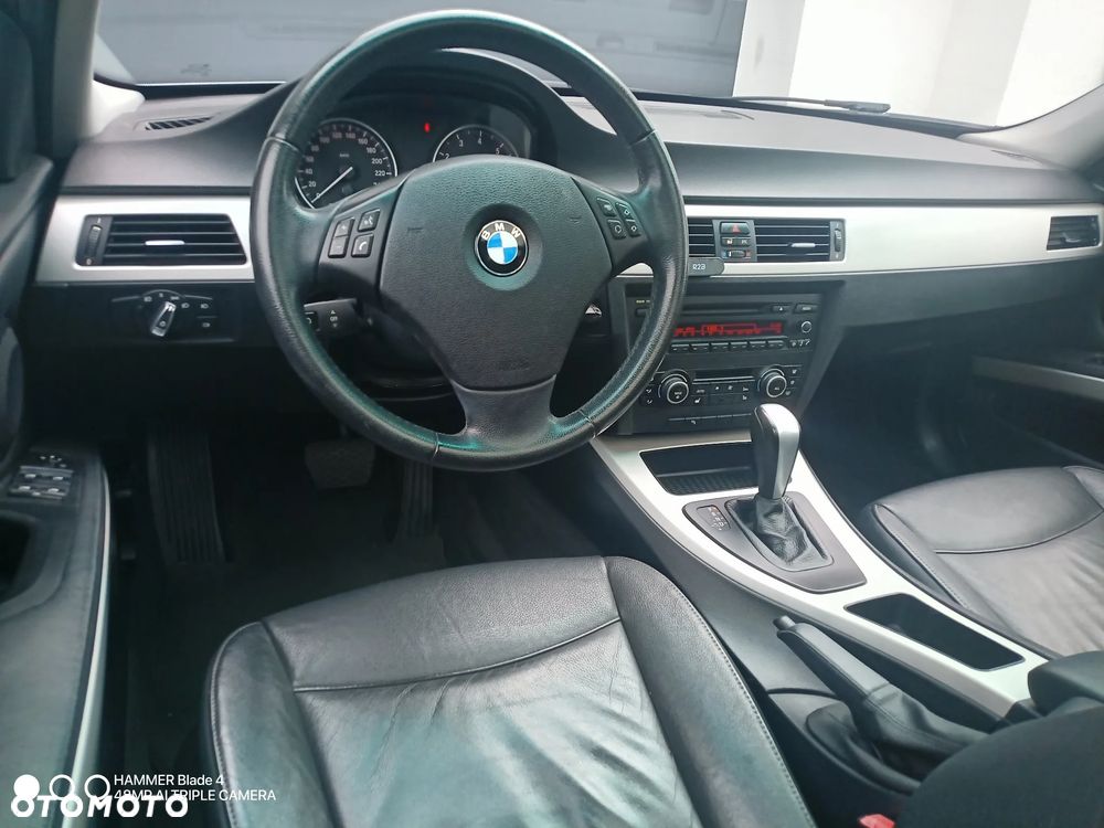 BMW Seria 3 320i Edition Exclusive - 35