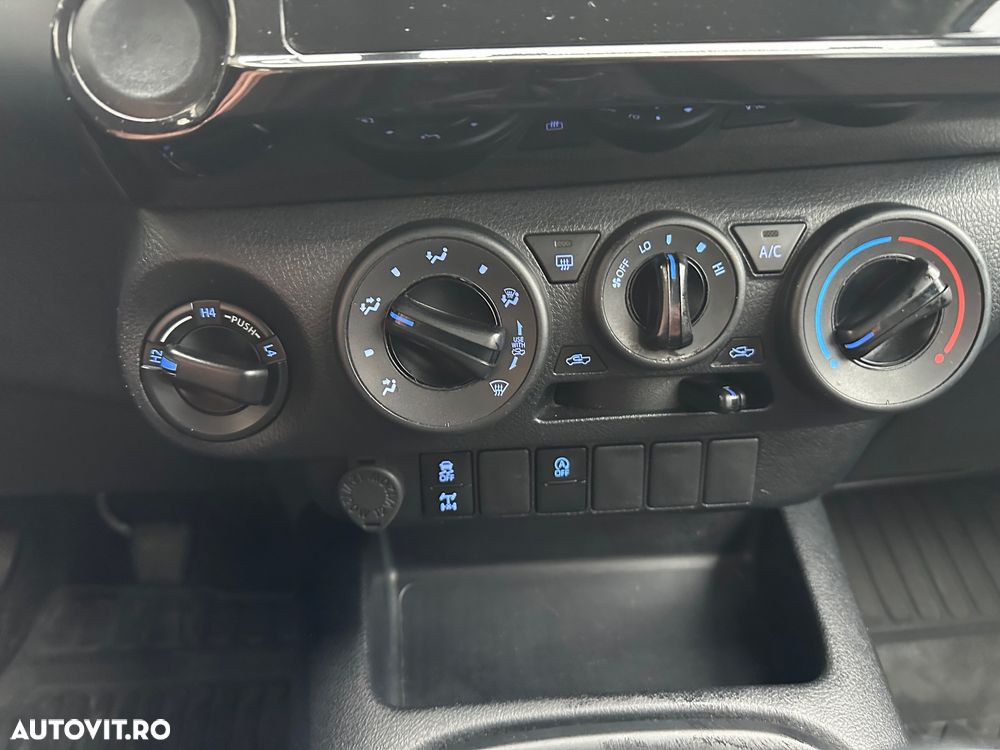 Toyota Hilux 4x4 Double Cab M/T Comfort - 7