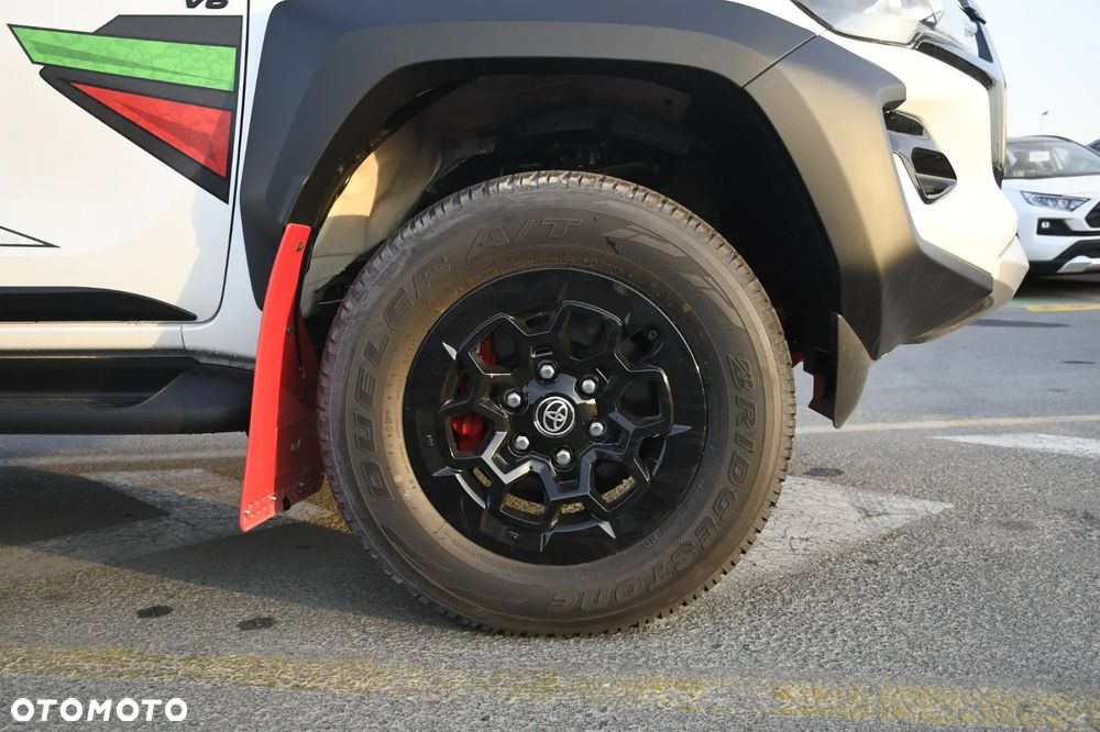 Toyota Hilux - 24