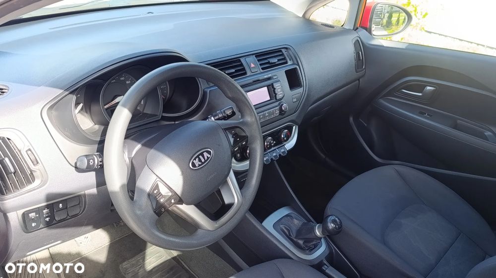 Kia Rio 1.2 L - 5