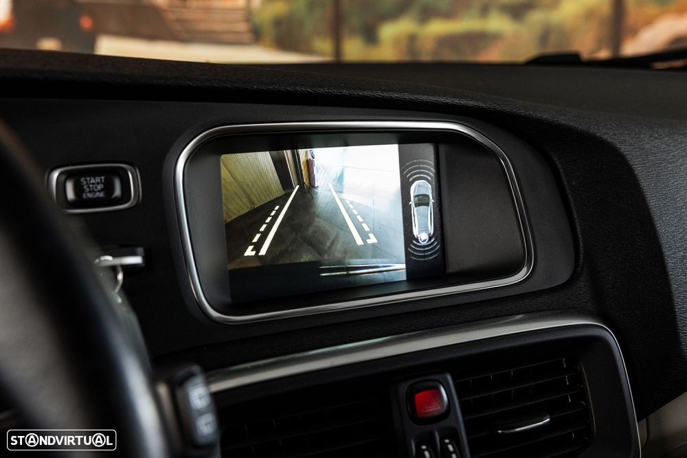 Volvo V40 Cross Country 2.0 D2 - 18