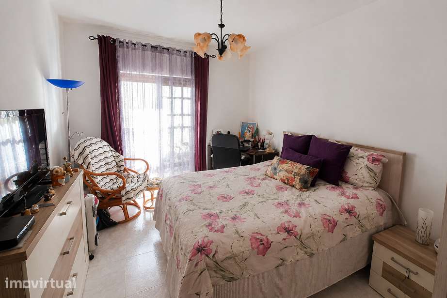 T2 em Olhão (Baixa) – em frente à costa, com 3 varandas e parqueamento