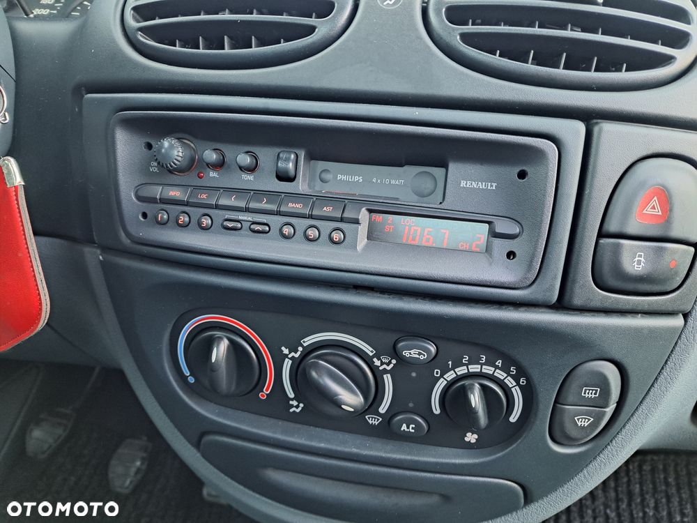 Renault Megane 2.0 RT - 13