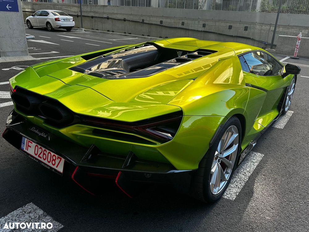Lamborghini Revuelto - 2