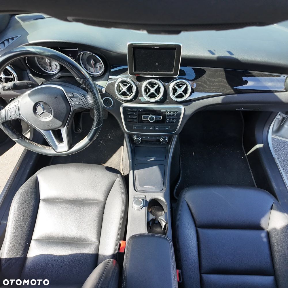 Mercedes-Benz CLA 250 4Matic 7G-DCT - 6
