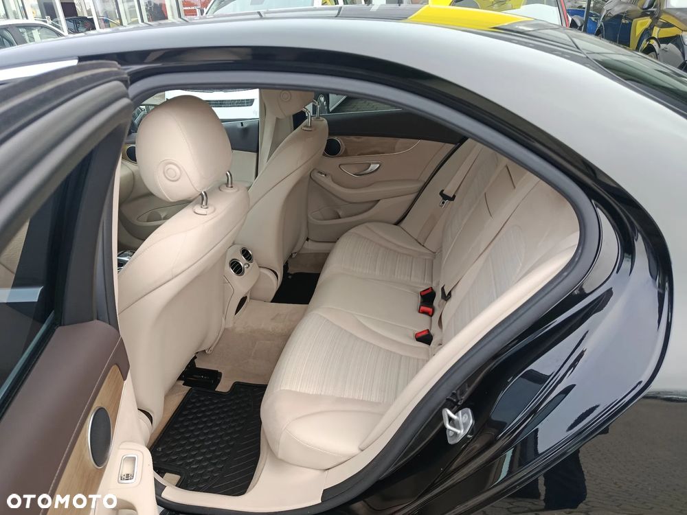 Mercedes-Benz Klasa C 200 4-Matic 7G-TRONIC - 12