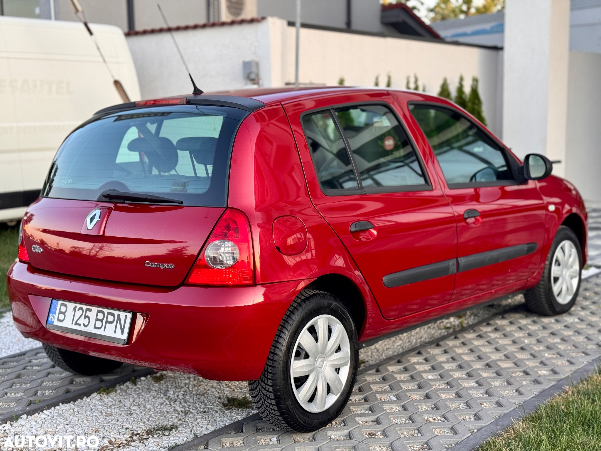 Renault Clio III 1.2 16V Authentique - 4