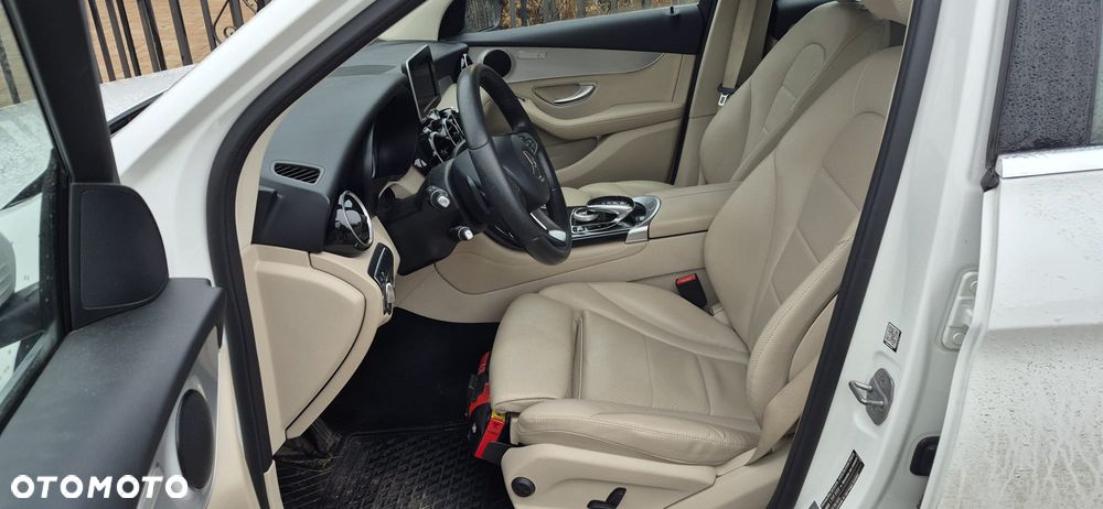 Mercedes-Benz GLC - 9