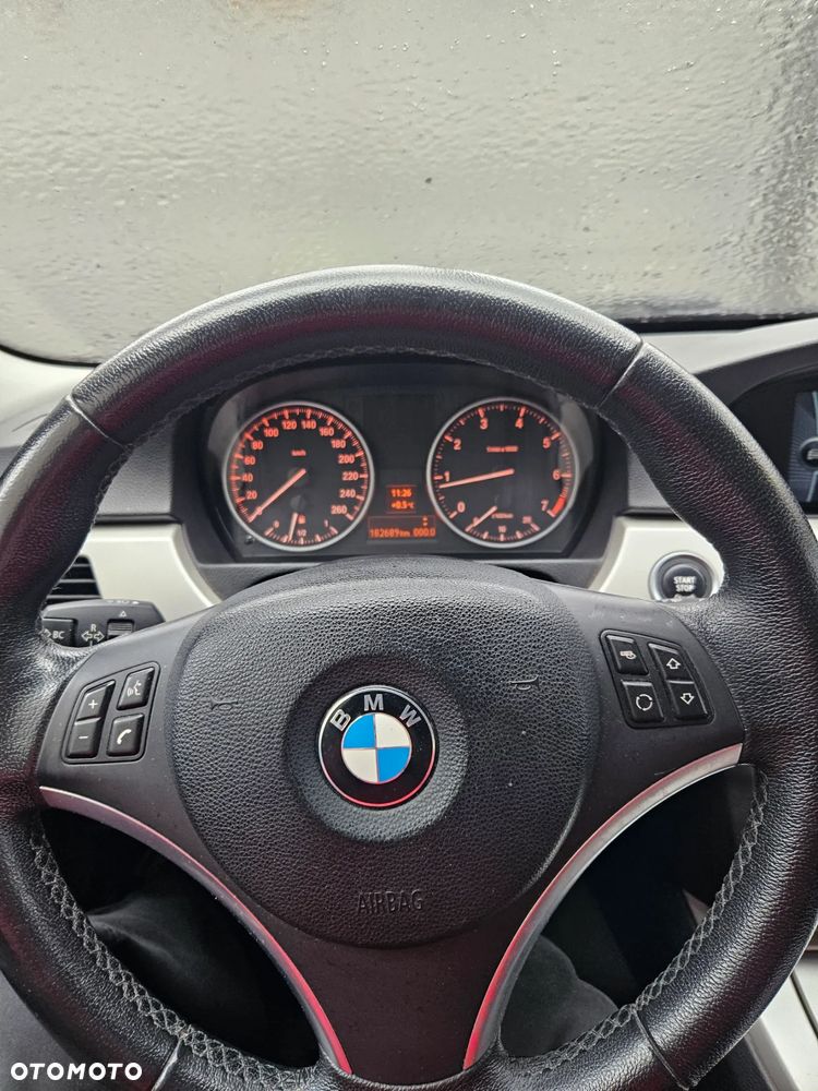 BMW Seria 3 318i Edition Exclusive - 17