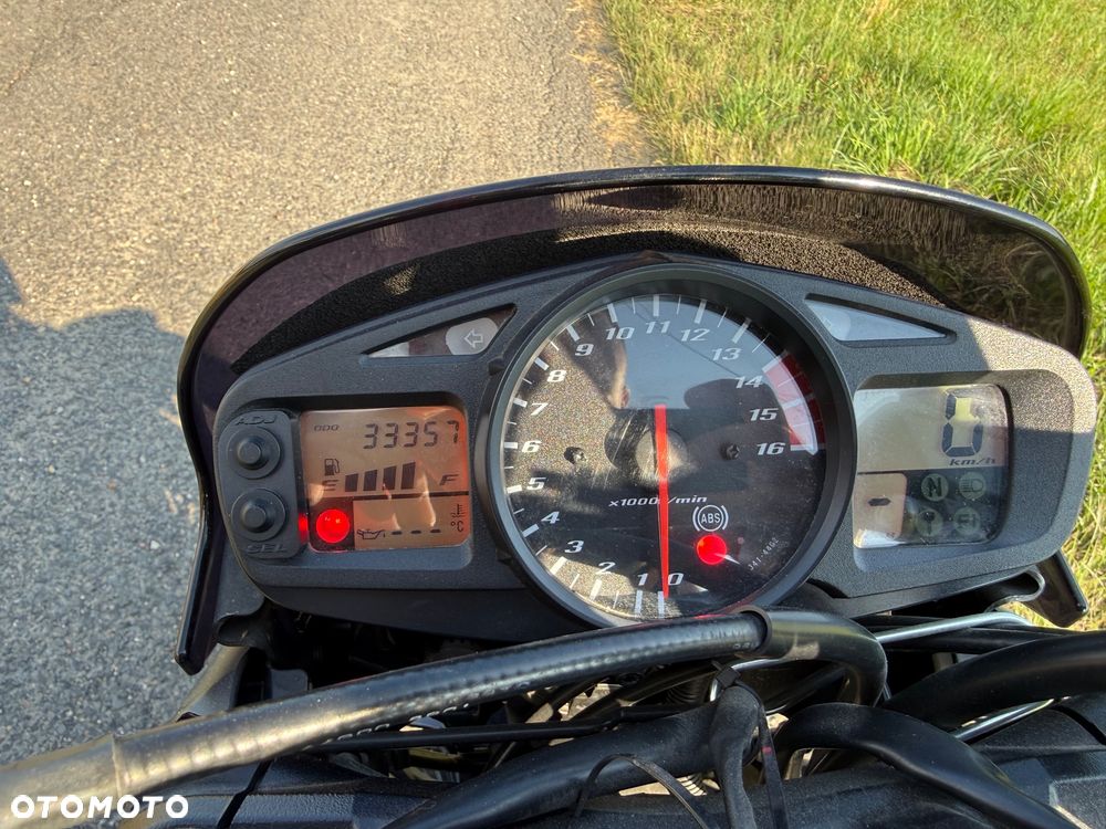 Suzuki GSR - 5