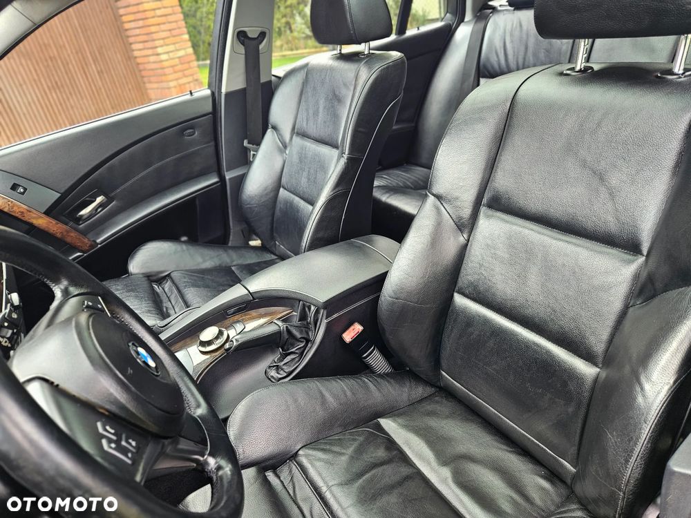 BMW Seria 5 525i Touring - 17