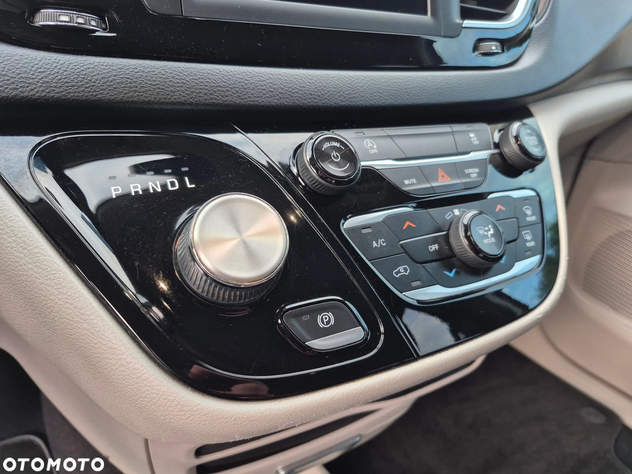 Chrysler Pacifica - 17