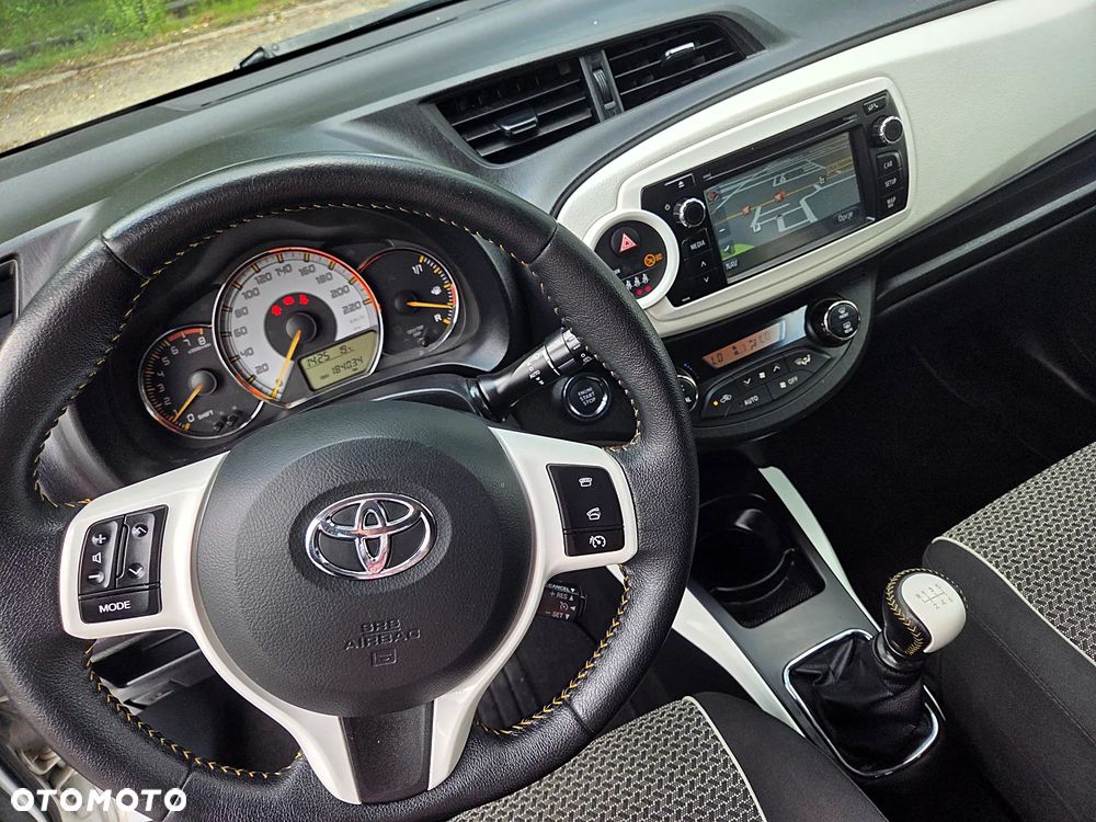 Toyota Yaris 1.33 VVT-i Executive - 11