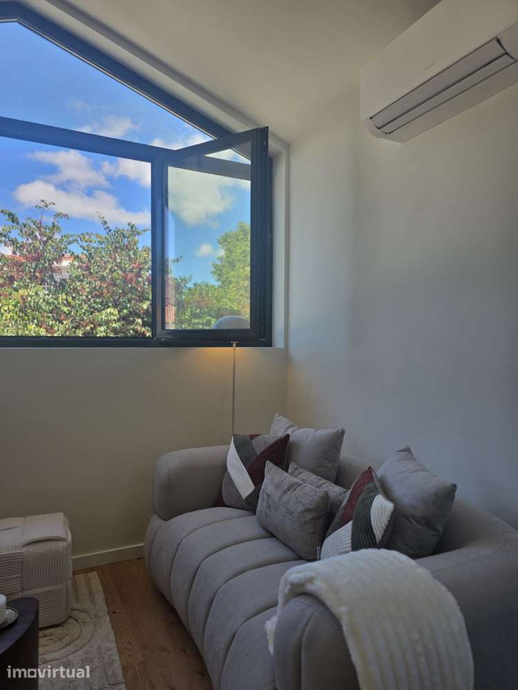 Jardim Emídia — T1 Duplex · 16