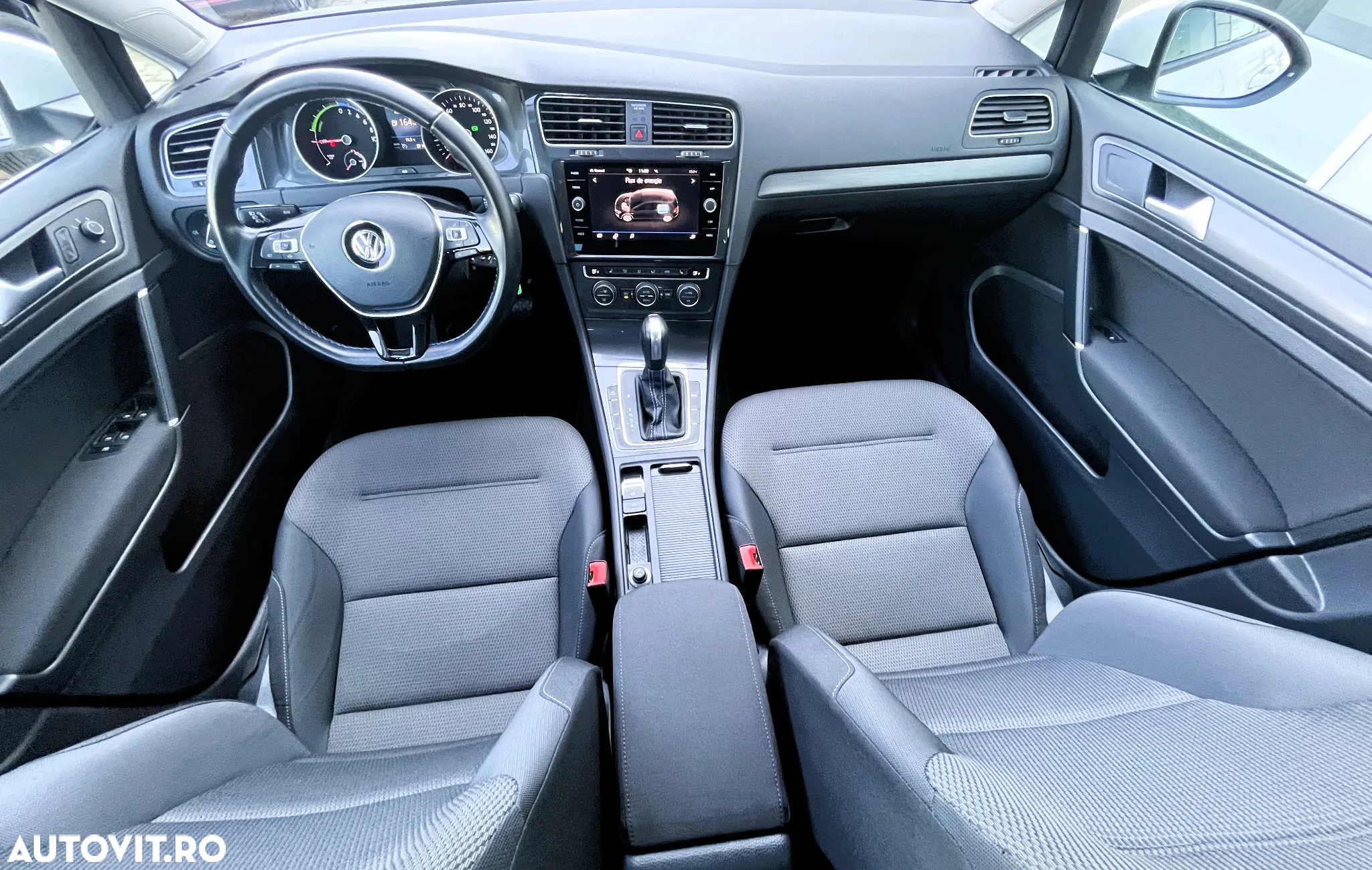 Volkswagen e-Golf - 10