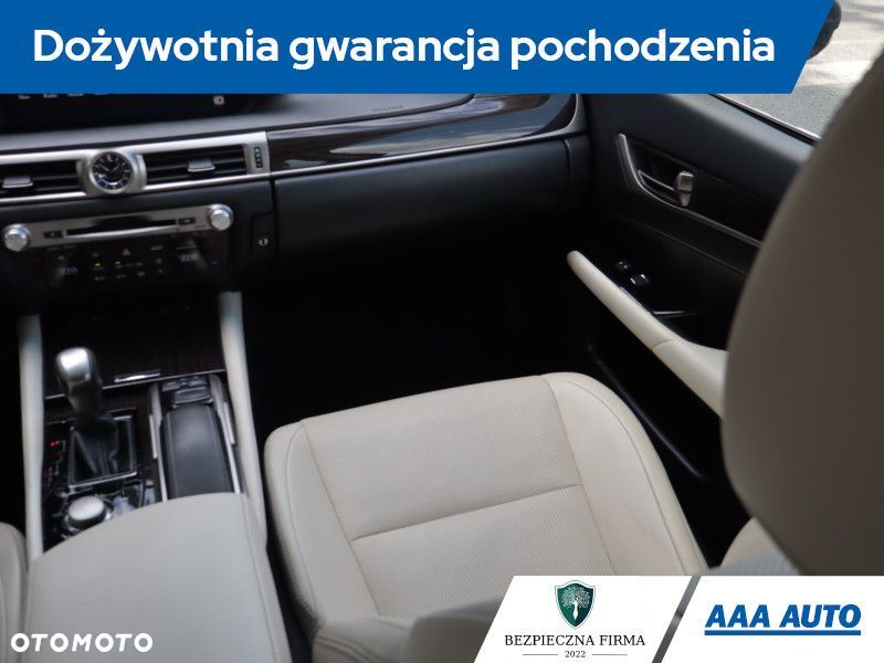 Lexus GS - 10