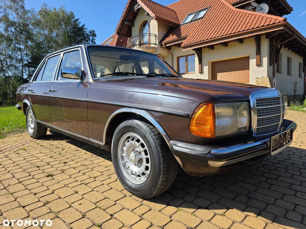 Mercedes-Benz W123 - 36