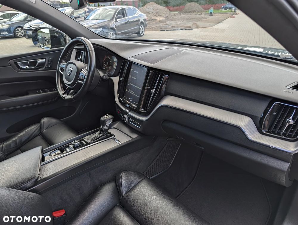 Volvo XC 60 D4 R-Design - 32