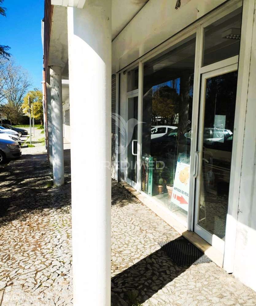 Espaço Comercial Amplo com Ótima Visibilidade | Bairro do Moinho –... - Grande imagem: 2/3