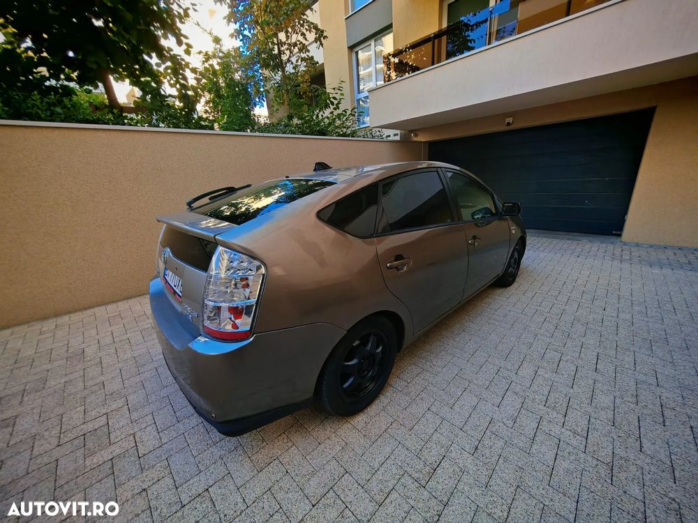 Toyota Prius - 5