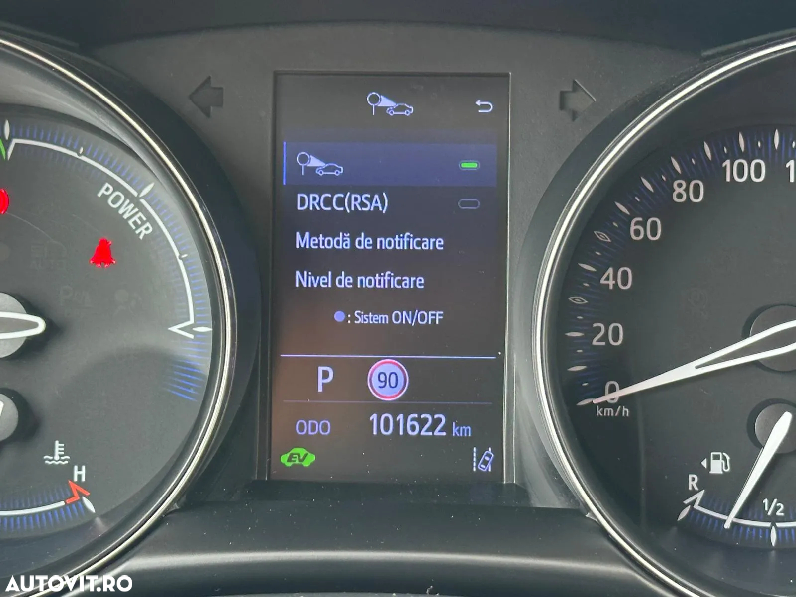 Toyota C-HR 2.0 HSD 184 CP 4x2 CVT Classy Bi-Tone - 36