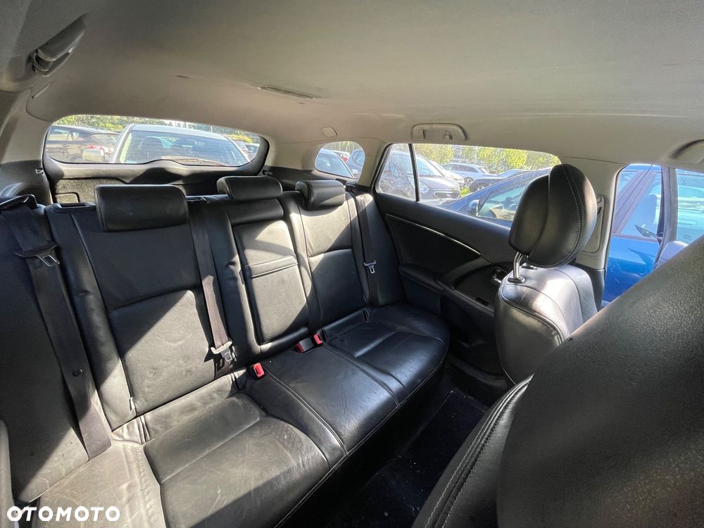 Toyota Avensis 2.2 D-CAT Premium - 10