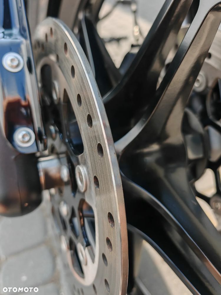 Harley-Davidson Softail FXDR - 33