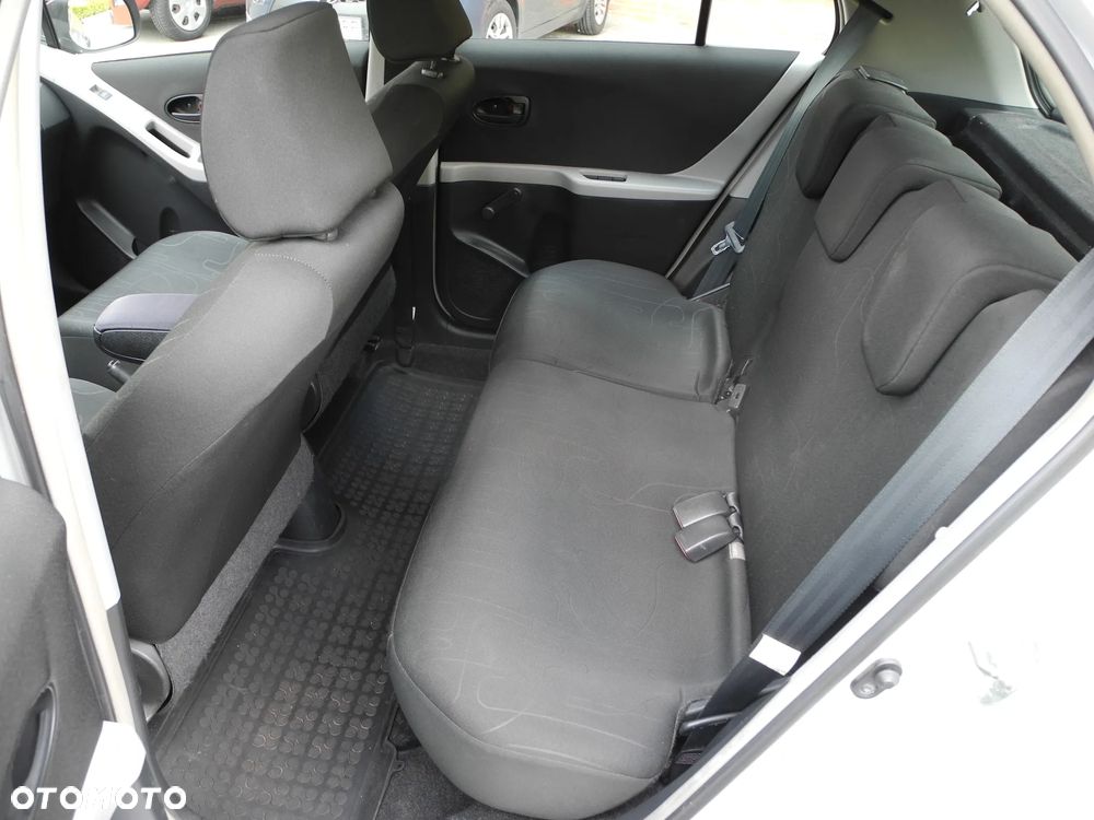 Toyota Yaris - 13
