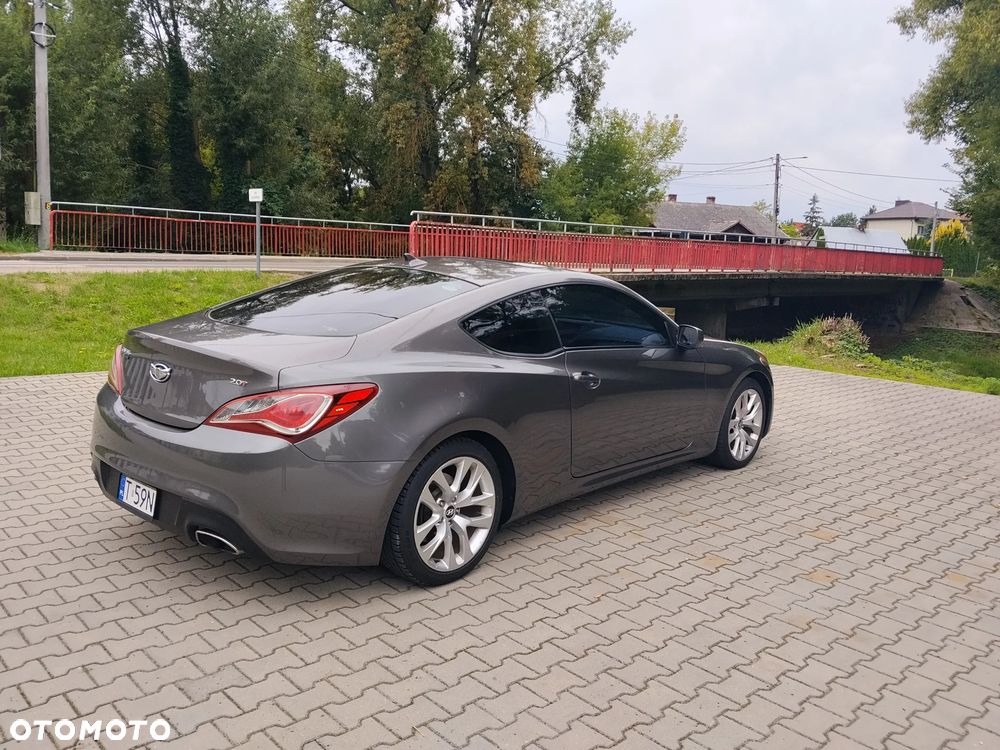 Hyundai Genesis Coupe - 4