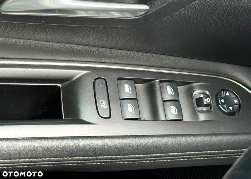 Peugeot 3008 BlueHDi 130 Stop & Start Allure Business-Paket - 30