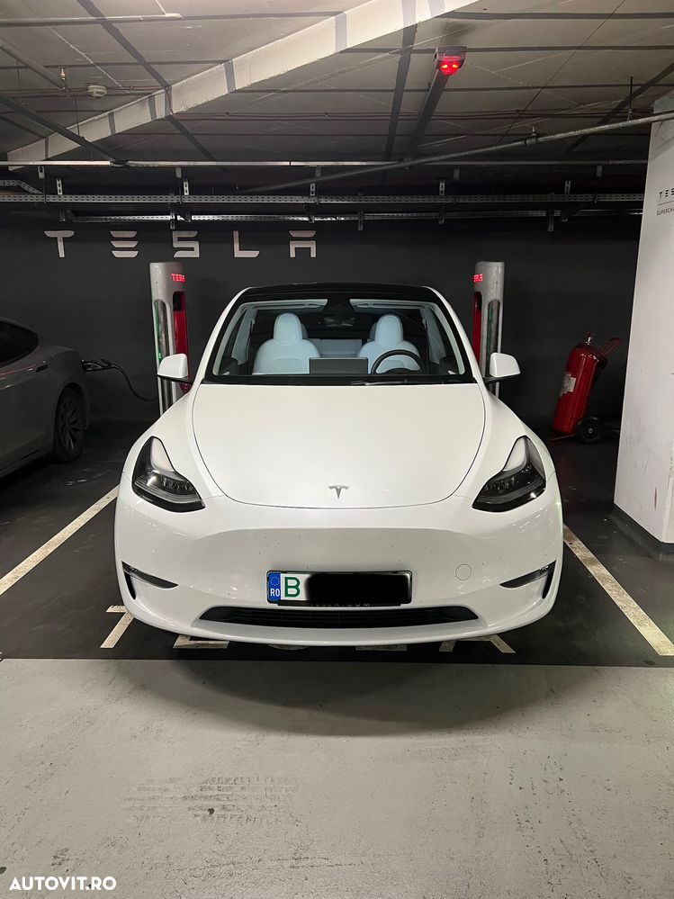 Tesla Model Y AWD Performance - 1