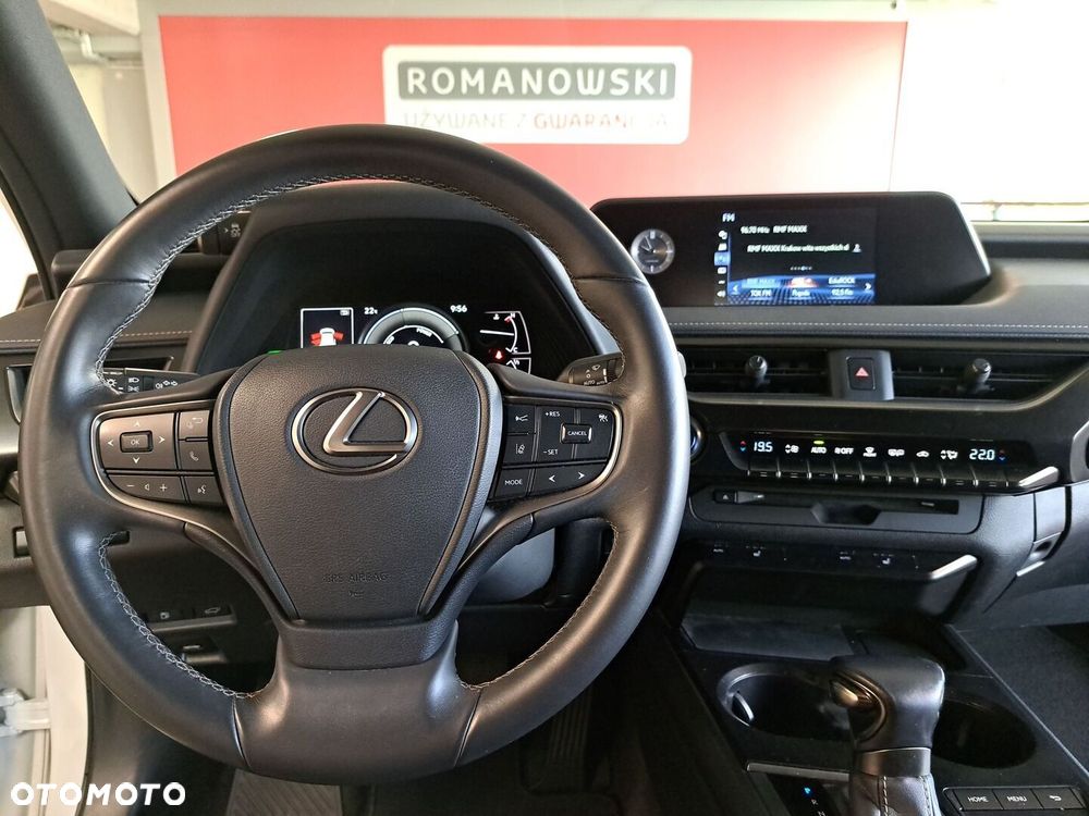 Lexus UX - 15