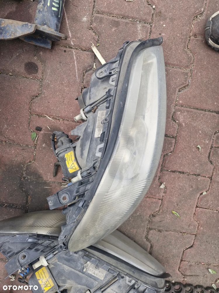 lampa przednia / lampy przednie / przód prawa lewa / Opel  Omega B XENON - 3