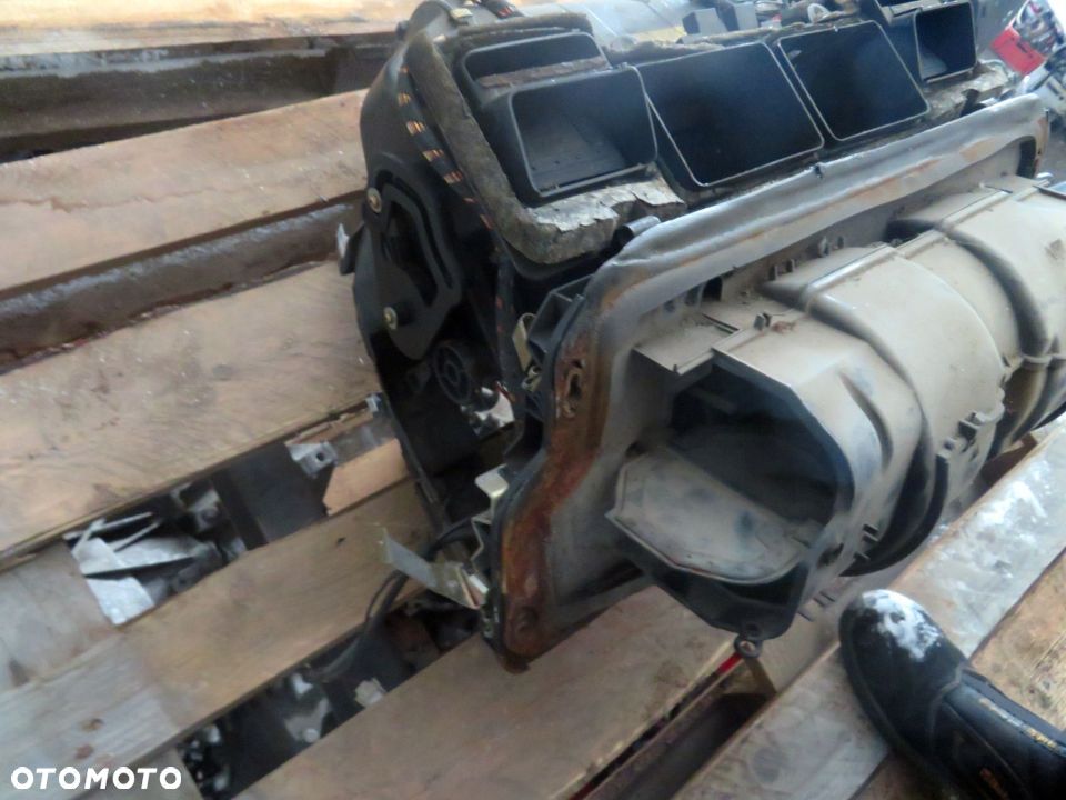 NAGRZEWNICA 7 II E32 1382845 532933811A BMW 1986-1994 - 2