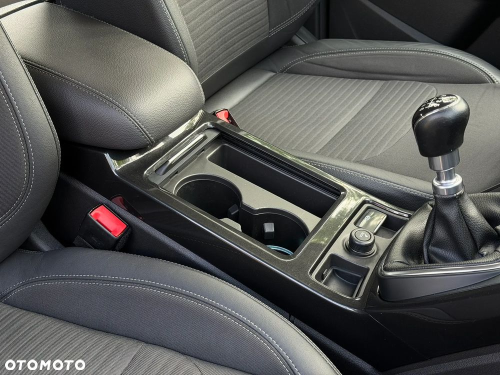 Ford Kuga 2.0 TDCi FWD Titanium - 28