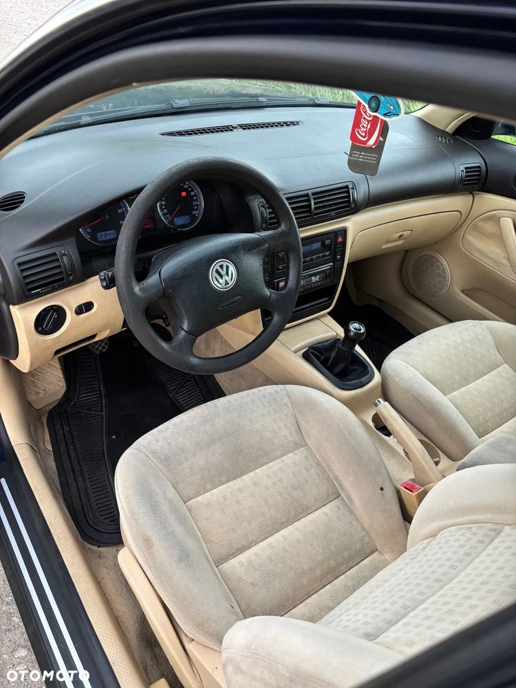Volkswagen Passat - 15