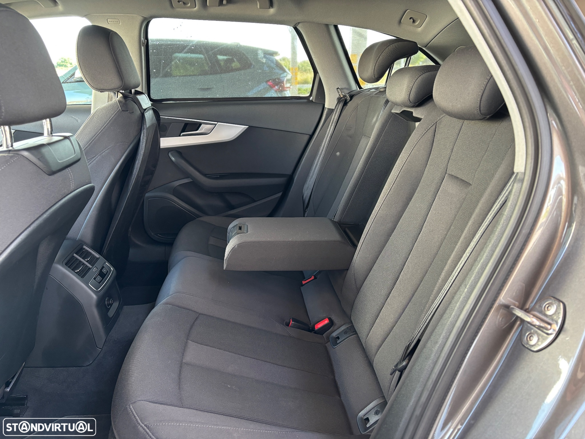Audi A4 Avant 40 TDI S tronic S line - 36
