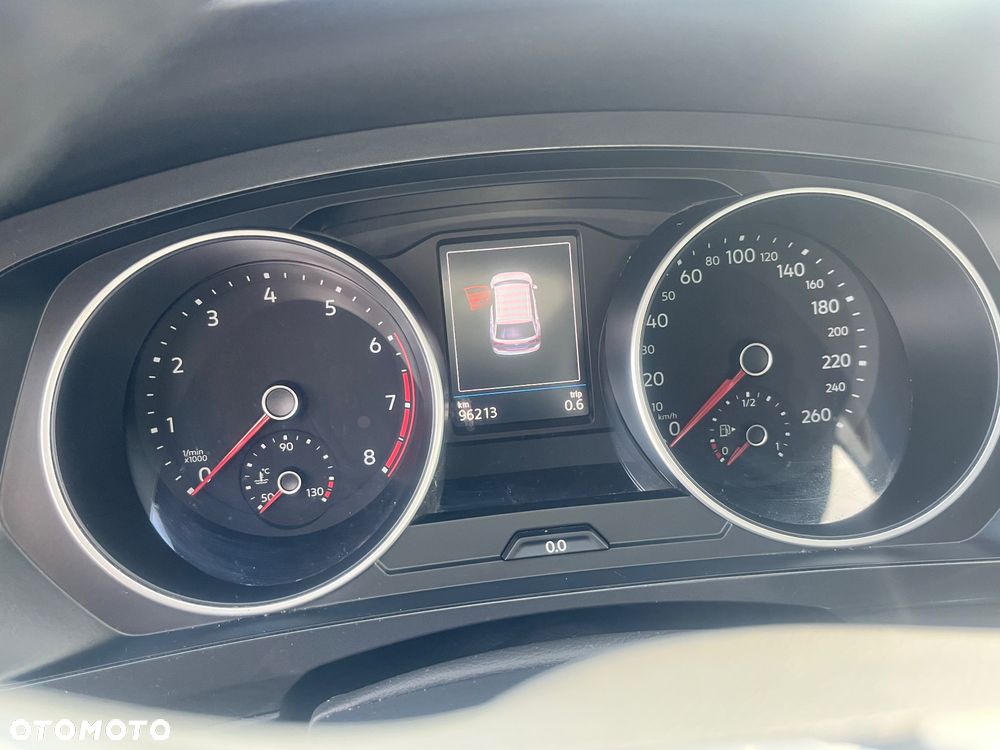 Volkswagen Tiguan - 9