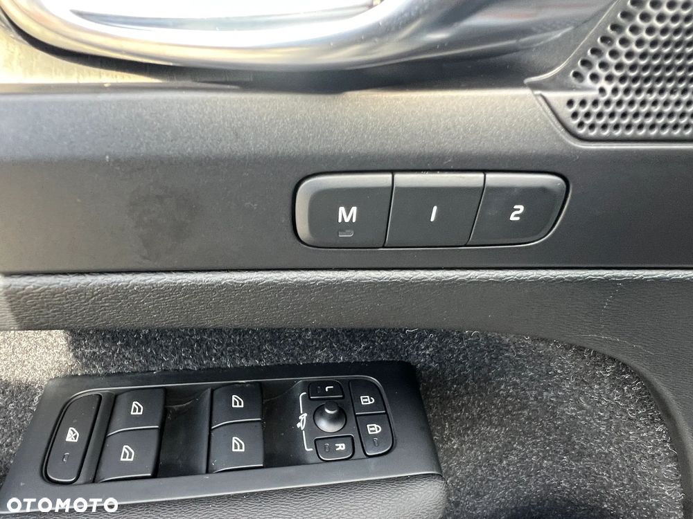 Volvo XC 40 - 20