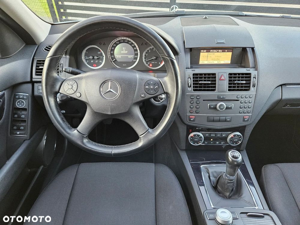 Mercedes-Benz Klasa C 200 CGI BlueEFFICIENCY Elegance - 22