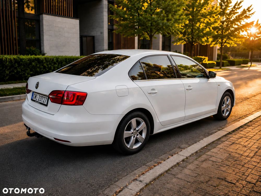 Volkswagen Jetta - 4