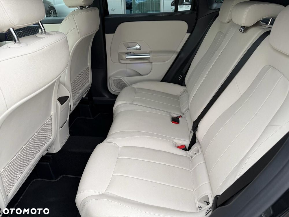 Mercedes-Benz GLA 200 Progressive - 12